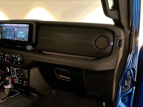 Used 2024 Jeep Wrangler Rubicon w/ Technology Group image 23