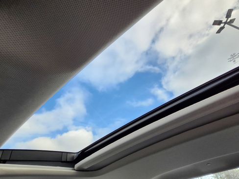 Used 2024 Honda Accord EX-L image 2