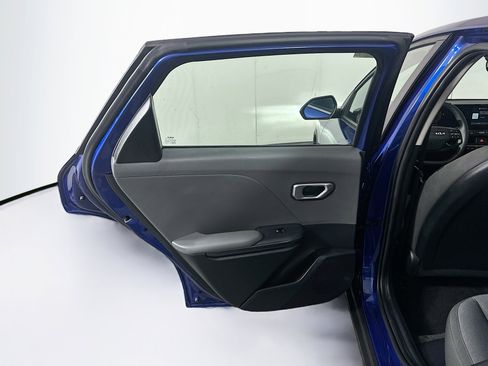 Used 2025 Kia K4 LXS image 27