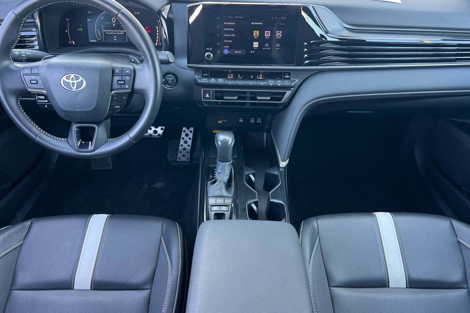 Used 2025 Toyota Camry SE FWD image 13