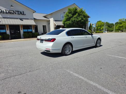 Used 2020 BMW 740i w/ Premium Package RWD image 7