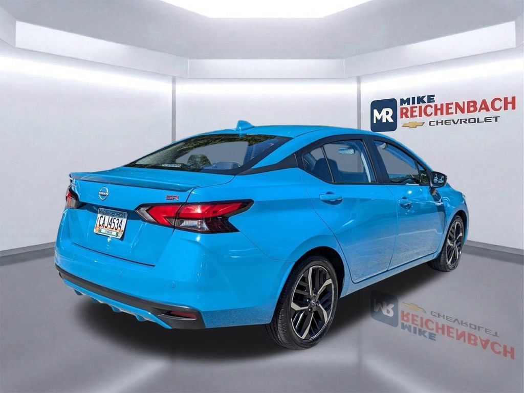 Used 2025 Nissan Versa SR FWD image 4