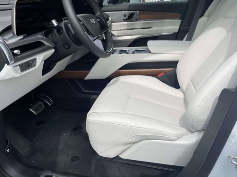 New 2026 Cadillac Vistiq Sport image 20