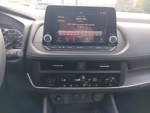 Used 2024 Nissan Rogue SV image 16