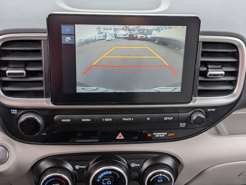 Used 2025 Hyundai Venue SEL FWD image 19