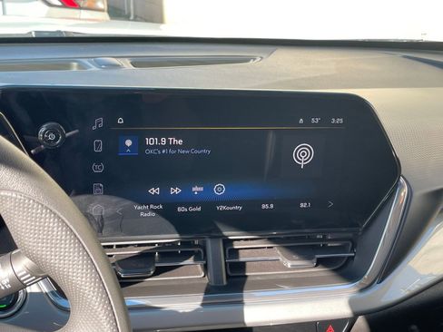 Used 2025 Chevrolet Trax LT image 20