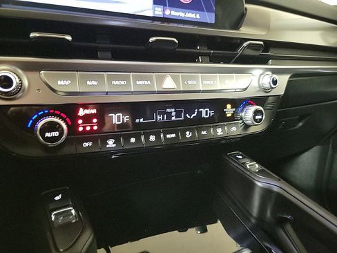 Used 2025 Kia Telluride S image 10