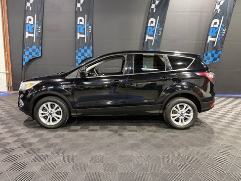 Used 2017 Ford Escape SE image 3