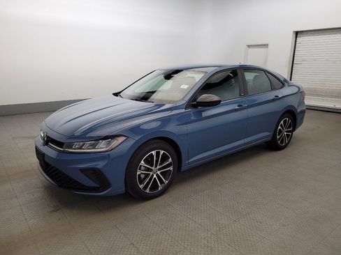 Used 2025 Volkswagen Jetta Sport image 2