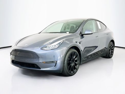 Used 2021 Tesla Model Y Long Range AWD/4WD image 3