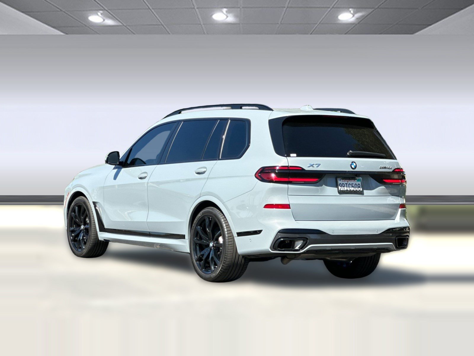 Used 2024 BMW X7 xDrive40i w/ M Sport Package AWD/4WD image 3