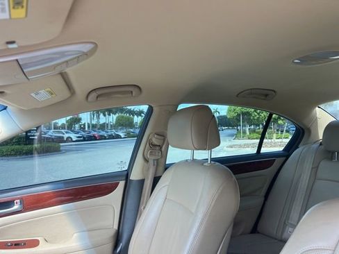 Used 2013 Hyundai Genesis 3.8 RWD image 16