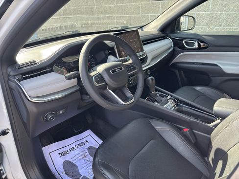 Used 2023 Jeep Compass Limited image 8