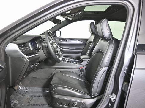 Used 2022 Jeep Grand Cherokee Altitude image 20