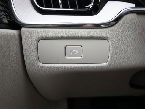 New 2026 Volvo XC60 B5 Ultra w/ Protection Package Premier image 29