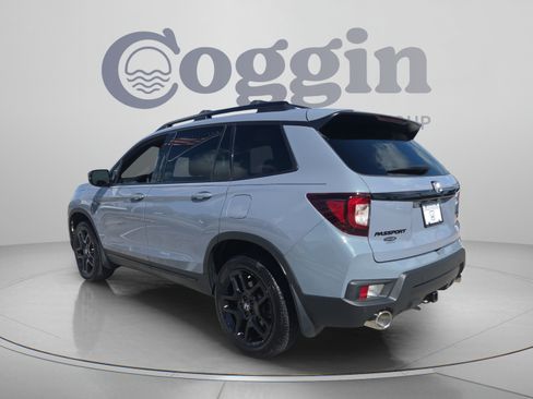 Used 2025 Honda Passport Black Edition image 3