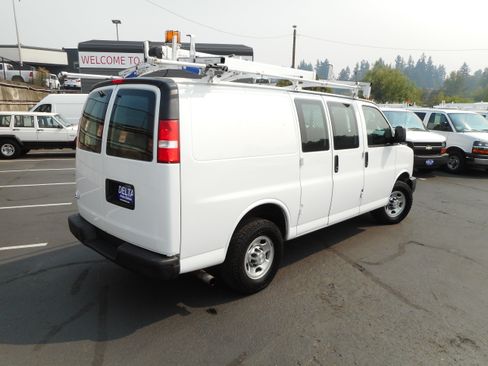 Used 2016 Chevrolet Express 2500 RWD image 8