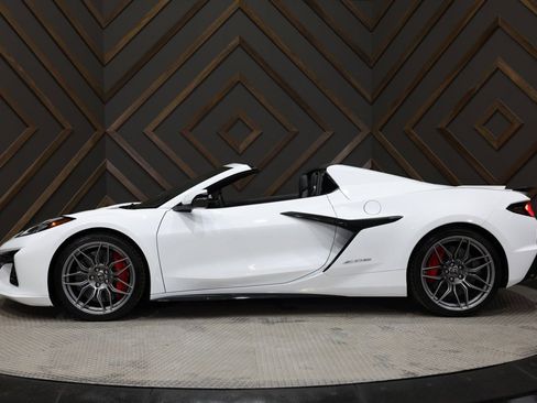 Used 2025 Chevrolet Corvette Z06 image 11