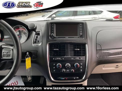 Used 2018 Dodge Grand Caravan SE w/ UConnect Hands-Free Group FWD image 16