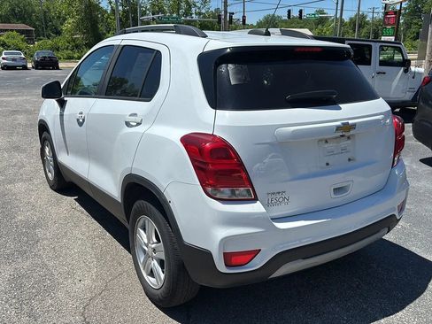 Used 2021 Chevrolet Trax LT w/ LT Convenience Package FWD image 3