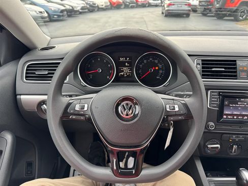 Used 2017 Volkswagen Jetta S image 10