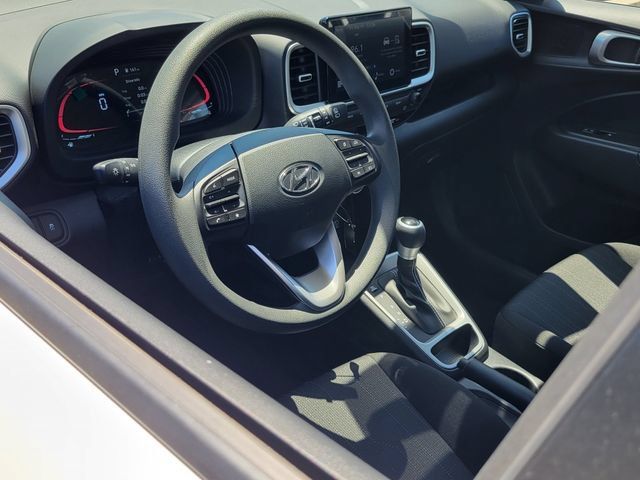 Certified 2026 Hyundai Venue SE FWD image 5