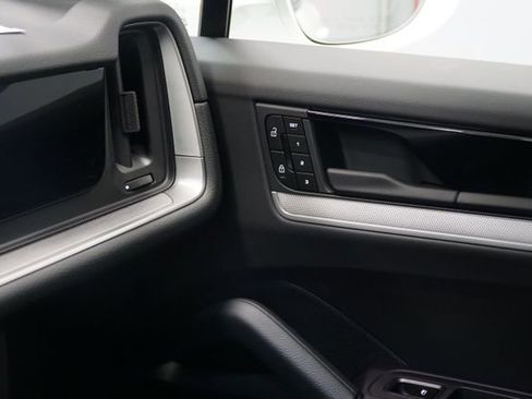 New 2026 Porsche Cayenne image 22