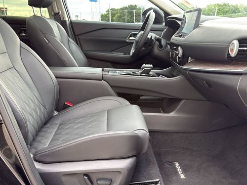 Used 2025 Nissan Rogue Platinum w/ Platinum Premium Package FWD image 36
