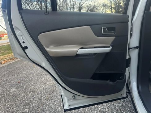 Used 2011 Ford Edge SE image 11