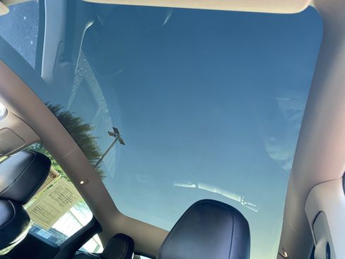 Used 2021 Tesla Model Y Long Range image 16