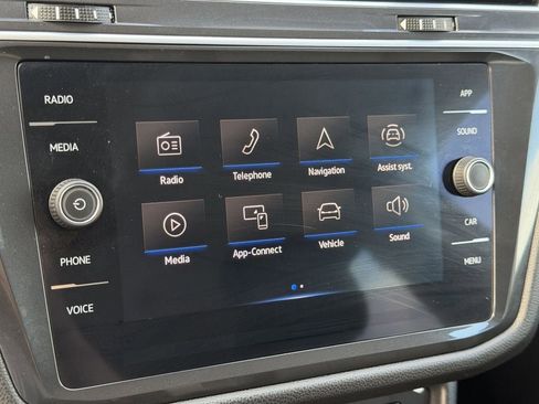 Used 2024 Volkswagen Tiguan SE FWD image 18