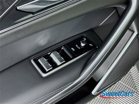 Used 2025 Jaguar F-PACE R-Dynamic S image 39