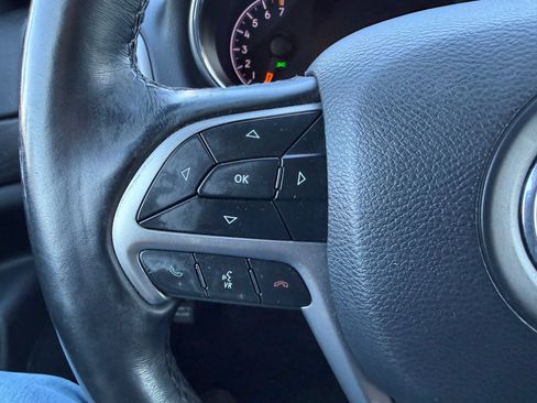 Used 2019 Jeep Grand Cherokee Altitude image 18