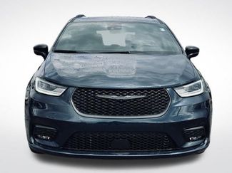 Used 2025 Chrysler Pacifica Limited FWD video 2