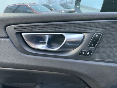 Used 2025 Volvo XC60 B5 Plus image 40
