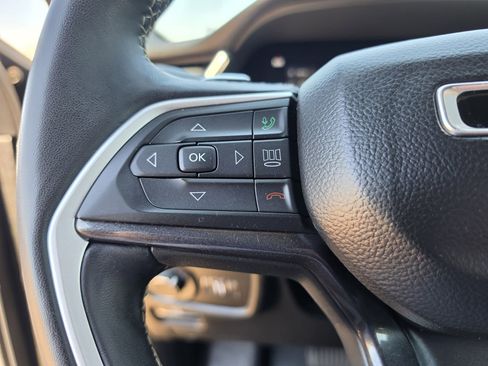 Used 2022 Jeep Grand Cherokee L Laredo RWD image 22