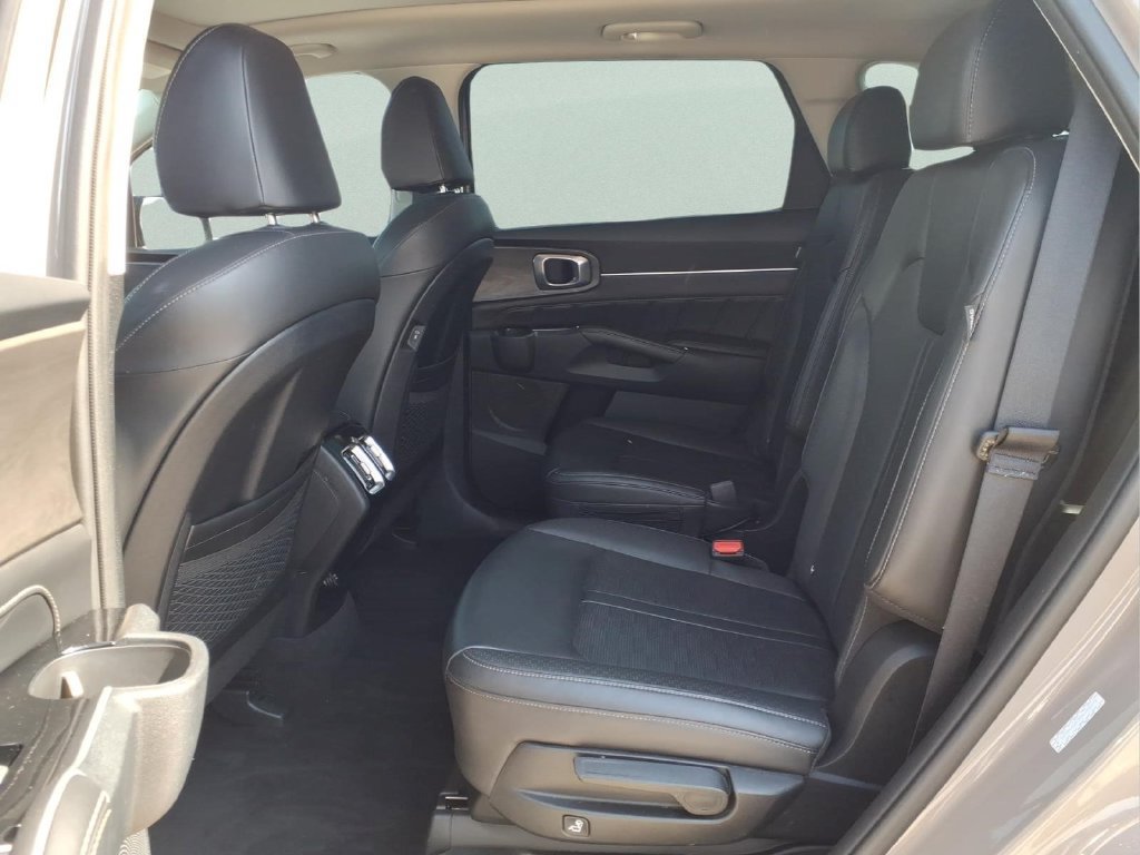 Used 2024 Kia Sorento SX AWD/4WD image 15