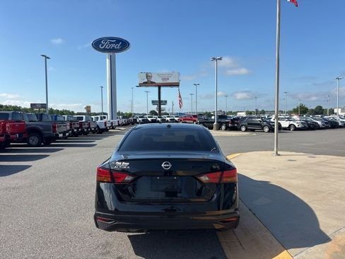 Used 2024 Nissan Altima 2.5 SV FWD image 4