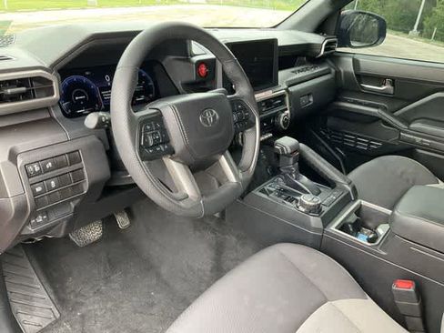 Certified 2025 Toyota Tacoma TRD Off-Road AWD/4WD image 10