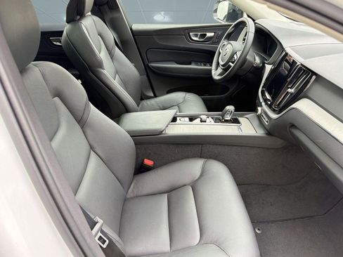 Certified 2025 Volvo XC60 B5 Plus AWD/4WD image 30
