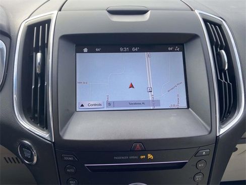 Used 2019 Ford Edge Titanium image 17