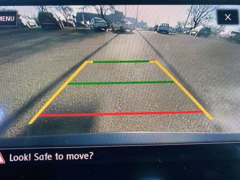 Used 2020 Volkswagen Tiguan SE w/ Panoramic Sunroof Package image 11