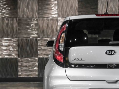 Used 2019 Kia Soul + FWD image 44