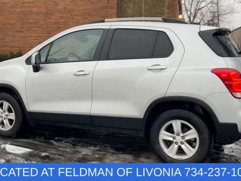 Certified 2022 Chevrolet Trax LT w/ LT Convenience Package image 6