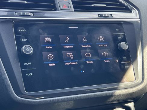 Used 2022 Volkswagen Tiguan SEL R-Line image 13