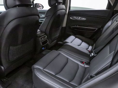 Certified 2023 Genesis GV70 2.5T AWD/4WD image 10