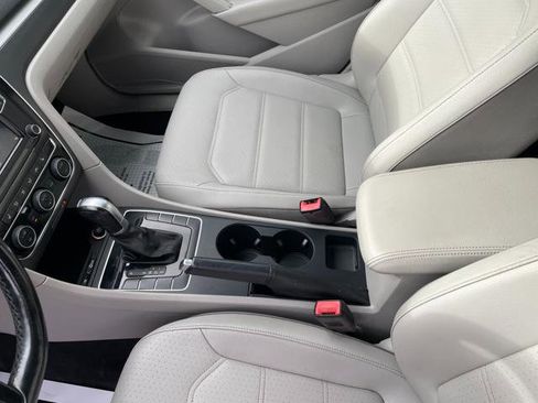 Used 2018 Volkswagen Passat 2.0T R-Line image 15