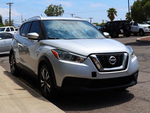 Used 2018 Nissan Kicks SV FWD image 14