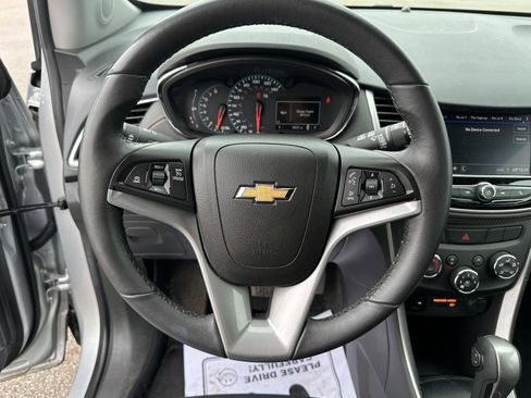 Used 2022 Chevrolet Trax LT w/ LT Convenience Package AWD/4WD image 20