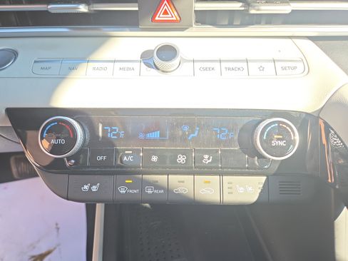 Certified 2023 Hyundai Elantra Limited image 28